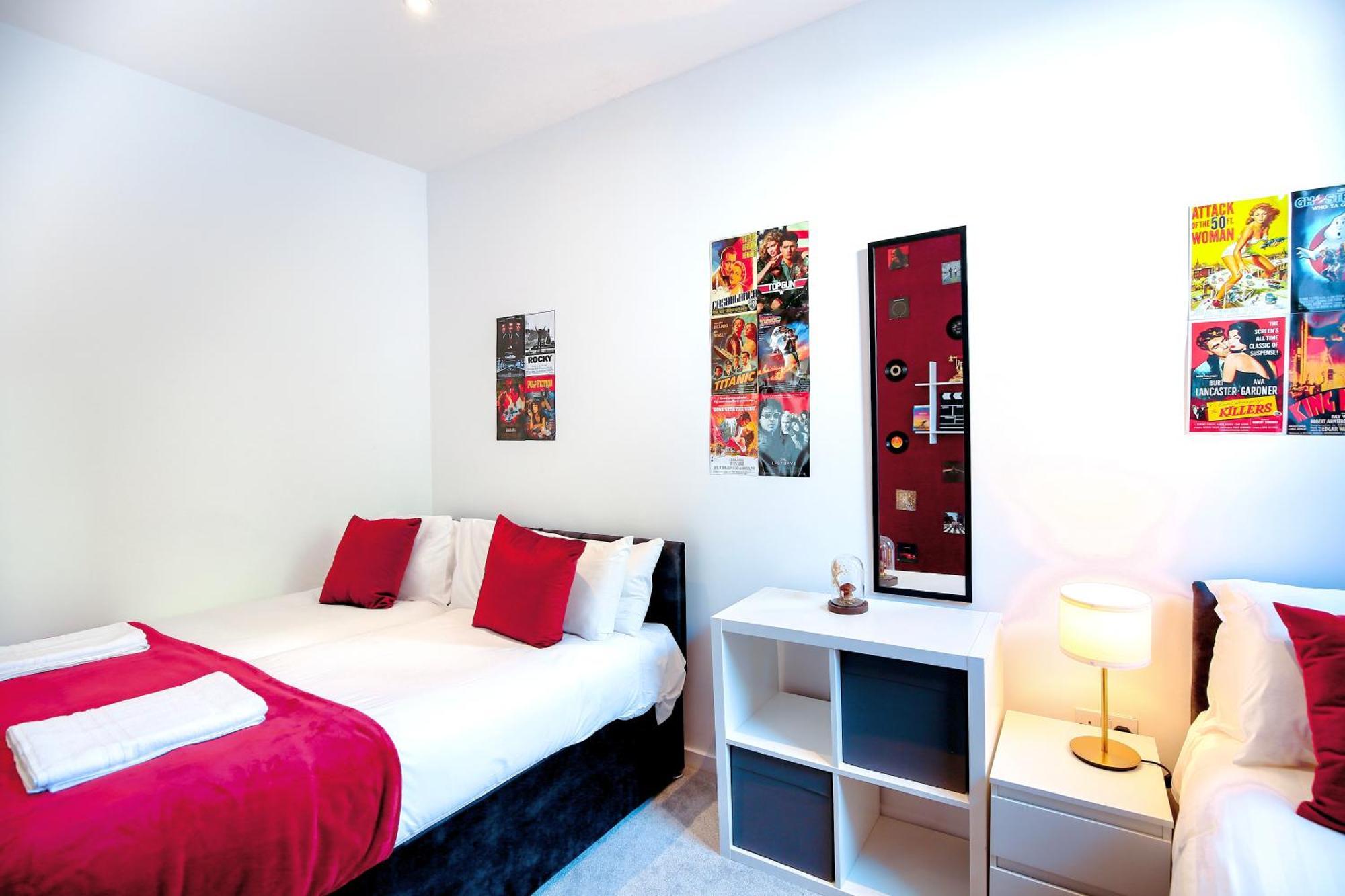 Three Bedroom House By Peacegrove Homes Short Lets & Serviced Accommodation Brighton With Free Wifi & Pet Friendly Exterior photo